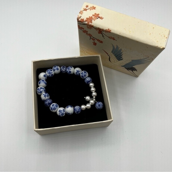 Elegant Hand-Drawing Ceramic Bead and Pearl Stretch Bracelet - Picture 6 of 9